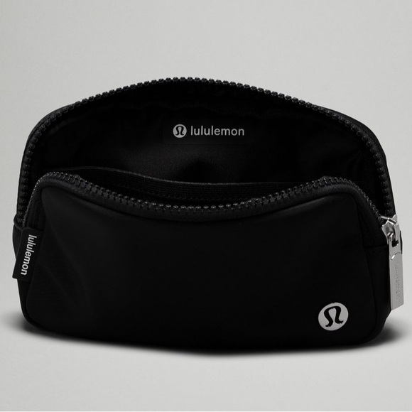 NWT lululemon 1L Black Belt Bag - Picture 5 of 6